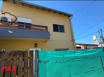 Casa · 133m² · 4 Ambientes · Muy Buena Casa en El Centro de Garin