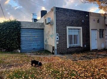 Casa · 117m² · 3 Ambientes · 1 Cochera · Venta Casa 2 Dor., Jardin y Cochera en Zona Sur