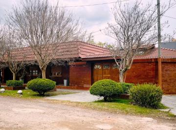 Casa · 162m² · 5 Ambientes · Casa 3 Dorm. en Venta en Berisso + Quincho