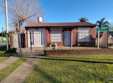 Casa · 80m² · 3 Ambientes · 1 Cochera · Casa en Venta en Punta Lara