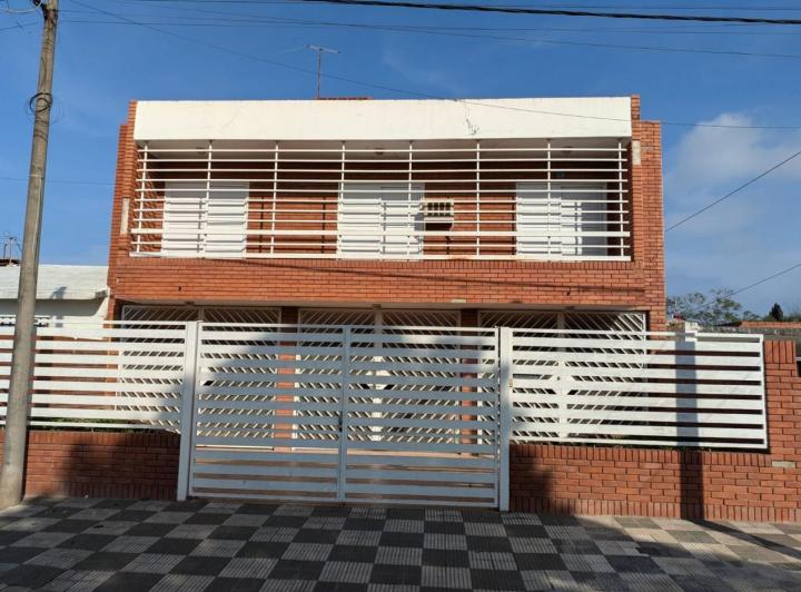 Casa · 160m² · 6 Ambientes · 2 Cocheras