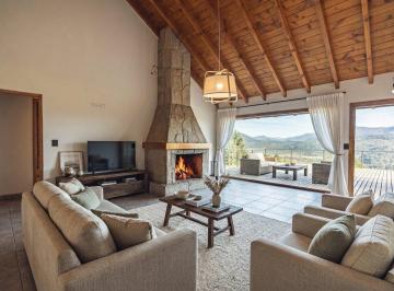 Casa · 294m² · 5 Ambientes · 1 Cochera · Casa Los Faldeos Agostini 800