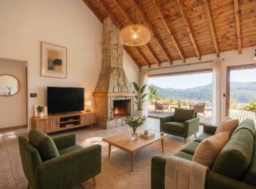 Casa · 294m² · 5 Ambientes · 1 Cochera · Casa Los Faldeos Agostini 800