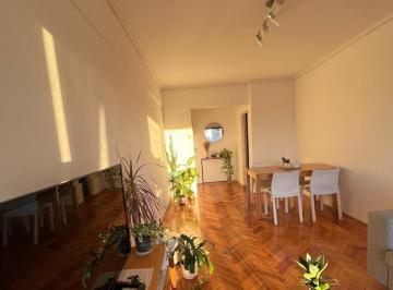 Departamento · 70m² · 3 Ambientes · Alquiler Departamento Belgrano: 2 Dorm. Piso Alto - Todo Luz