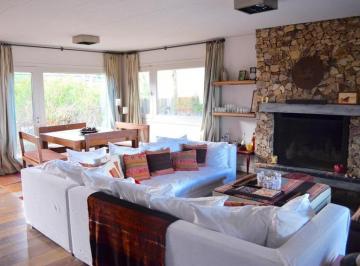 Casa · 360m² · 5 Ambientes · 1 Cochera · 4 Dorm. | El Cazon