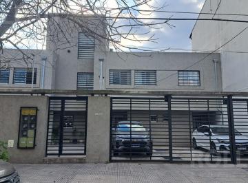 Casa · 110m² · 4 Ambientes · 1 Cochera · Casa, Dúplex Moderno en PH de 4 Ambientes con Cochera, Jardín y Parrilla