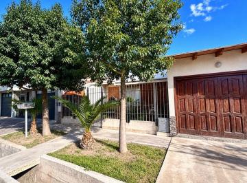 Casa · 124m² · 4 Ambientes · 1 Cochera · Venta de Casa 2 Dorm. B Jardin Docente, San Martin