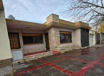 Casa · 120m² · 4 Ambientes · 3 Cocheras · Casa Totalmente Reciclada en Venta en San Rafael