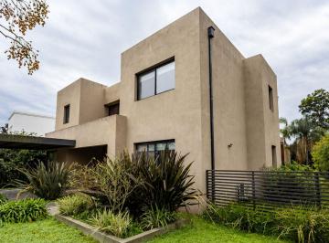 Casa · 240m² · 4 Ambientes · 2 Cocheras · Venta Casa Estancias del Pilar