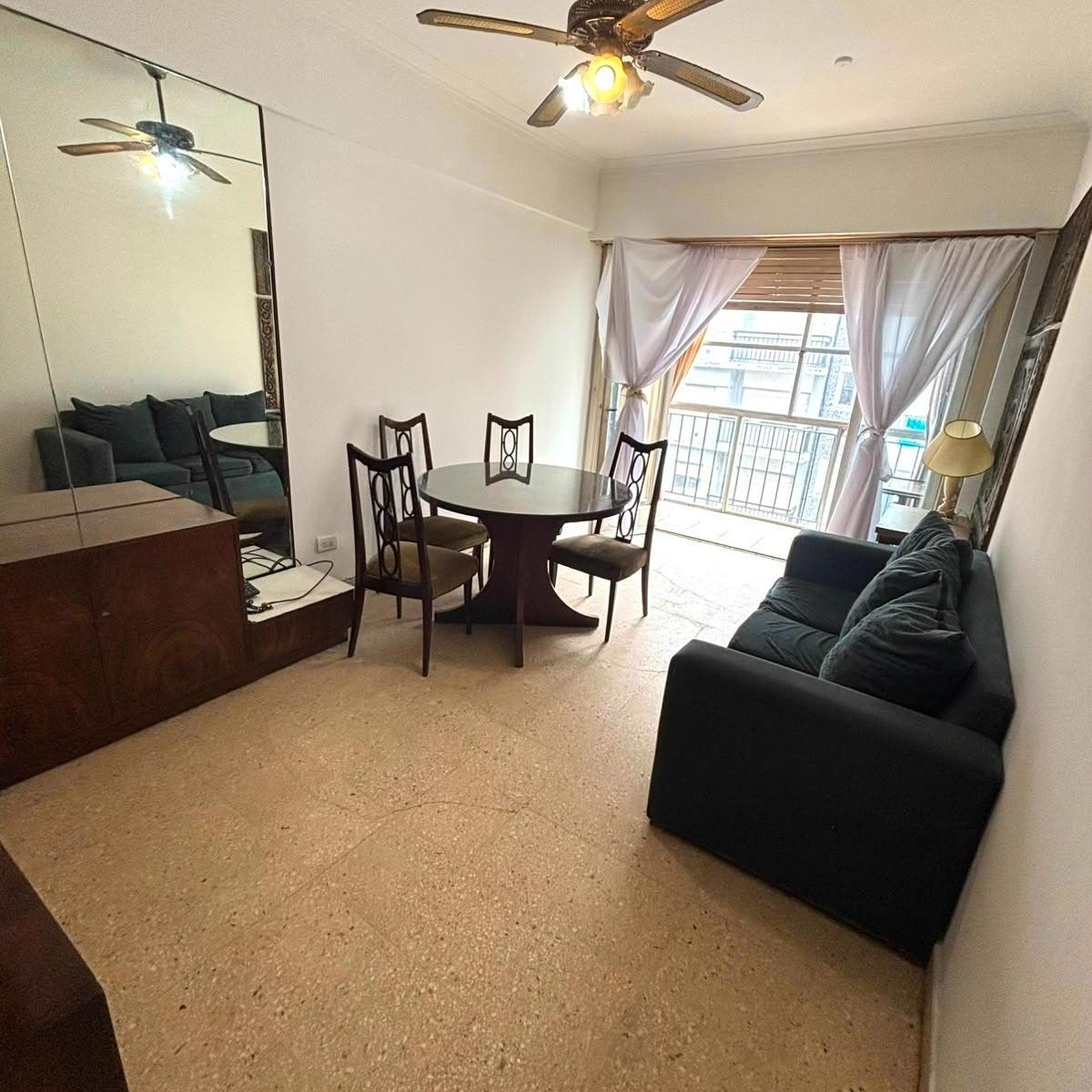 Departamento de 2 ambientes con dependencia A la calle con balcon