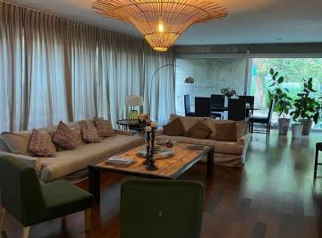 Casa · 221m² · 6 Ambientes · 3 Cocheras · Casa en Alquiler, Villa Allende