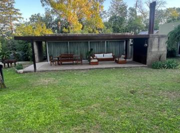 Casa · 221m² · 6 Ambientes · 3 Cocheras · Casa en Alquiler, Villa Allende