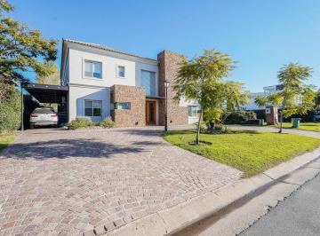 Casa · 290m² · 5 Ambientes · 7 Cocheras · Venta Casa 5 Ambientes en San Benito Villanueva con Salida Al Rio