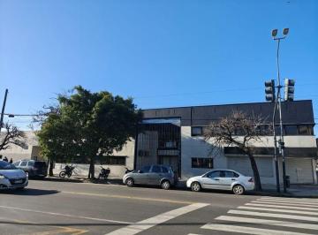 Bodega-Galpón , Vicente López · Importante Edifico Corporativo Desarrollado en Tres Plantas, Sobre Av Mitre a m Autopista