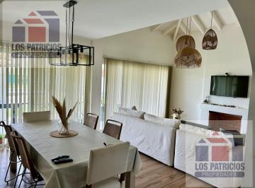 Casa · 306m² · 5 Ambientes · 1 Cochera · Casa en Cipolletti