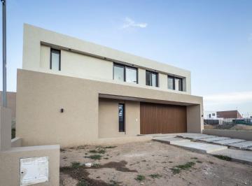 Casa de 6 ambientes, Córdoba · Casa en Venta a Estrenar de 260 m Totales Quebradas de Manantiales