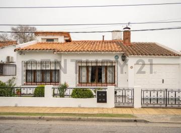 Casa · 100m² · 3 Ambientes · 1 Cochera · Calle 500 Entre 9 y 10 | Casa en Venta en Villa Castells de 3 Dorm.