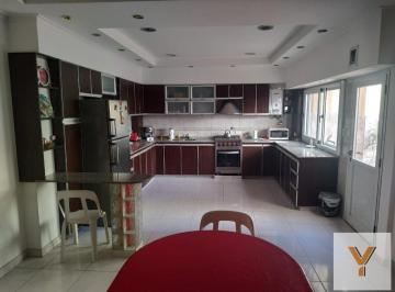 Casa · 265m² · 5 Ambientes · 1 Cochera · Casa en Venta - 4 Dorm. 3 Baños Patio Terraza - 265 m² - Pompeya