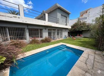 Casa · 230m² · 6 Ambientes · 2 Cocheras · Venta Casa PH 5 Ambientes Martinez
