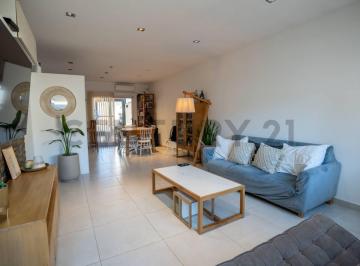 PH · 84m² · 3 Ambientes · 1 Cochera · Casa Duplex 2 Dormtorios - 448 Entre 26 y 27, City Bell