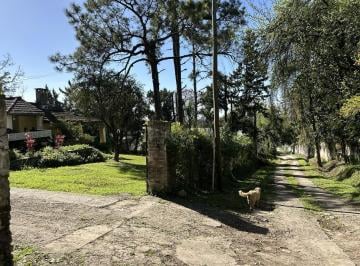 Casa · 240m² · 6 Ambientes · Casa en Venta, a m de Rotonda Av Aconquija 3100