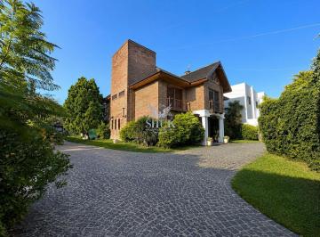 Casa · 320m² · 7 Ambientes · 2 Cocheras · Casa con Pileta, 7 Ambientes en General Pacheco | Apto Crédito