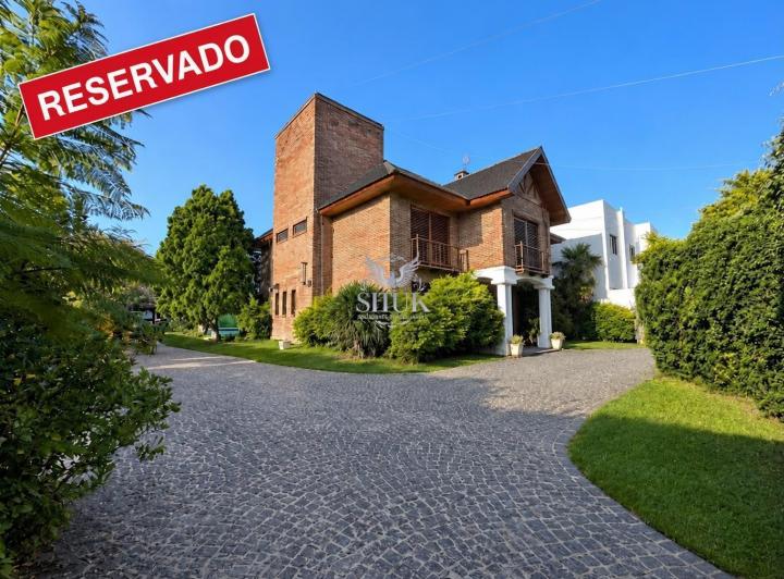 Casa · 320m² · 7 Ambientes · 2 Cocheras