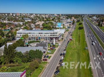 Local comercial · 160m² · 1 Cochera · Venta Permuta Local a Estrenar Pilar Km 53