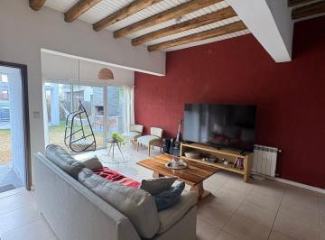 Casa · 150m² · 3 Dormitorios · 2 Cocheras · Openhouse Vende Casa en Planta Baja en Barrio Lomas de Terrada.