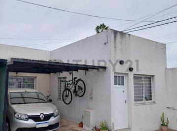 PH · 52m² · 2 Ambientes · 1 Cochera · Casa en Venta PH en Rafaela