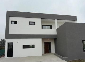 Casa · 230m² · 4 Ambientes · 4 Cocheras · Casa en Venta en Barrio Privado Monet, Campana