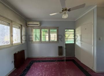 PH · 71m² · 6 Ambientes · Calle 1 y 33 - PH de 3 Dorm.
