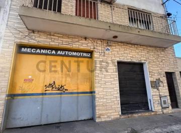 Bodega-Galpón · 555m² · 33 Entre 9 y 10 Taller Mecanico + Local + Departamentos en Venta La Plata