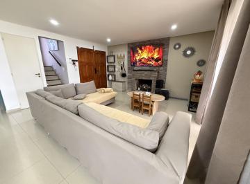 Casa · 128m² · 5 Ambientes · 2 Cocheras · Casa en El Barrio Privado Jardines de Escobar