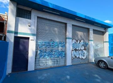 Local comercial · 81m² · 1 Ambiente · 4 Cocheras · Local en Alquiler en Rafael Calzada C/entrada de Auto