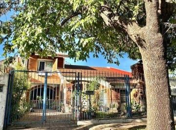 Casa de 5 ambientes, Ituzaingó · Hermoso Chalet Apto Crédito Ubicado en Zona Residencial de Ituzaingó Norte