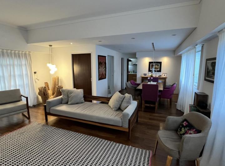 Casa · 224m² · 7 Ambientes · 2 Cocheras