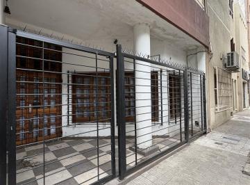 Local comercial · 245m² · 5 Ambientes · Local Al Frente / Oficina. 245 m²
