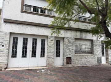 Casa · 157m² · 5 Ambientes · 1 Cochera · Oportunidad Para Inversores|flipping - Sarmiento 4200