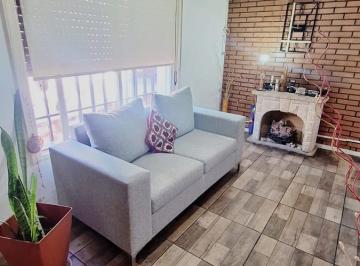 Casa · 200m² · 4 Ambientes · Venta - Casa - Barrio Belgrano - Pasillo Exclusivo - Dos Dorm., Patio y Terraza