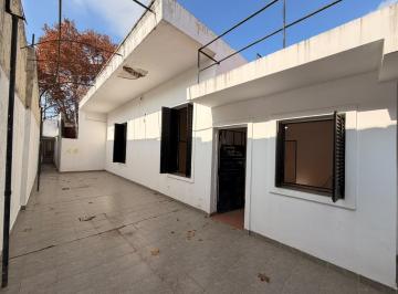 Casa · 138m² · 3 Ambientes · Venta - Casa - Barrio Azcuenaga - Dos Viviendas Sobre Mismo Lote