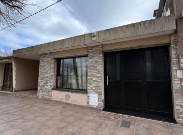 Casa · 180m² · 3 Dormitorios · 1 Cochera · Venta Casa Firmat 3 Dorm. 2 Baños Centro Todos Los Servicios