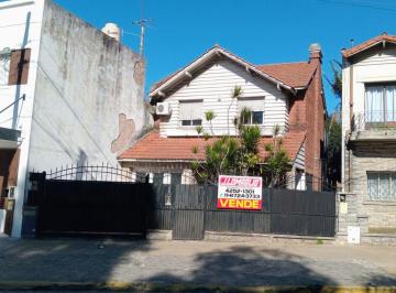 Casa de 3 ambientes, Quilmes · Chalet Clásico de 3 Ambientes con Jardín, Garage y Terraza | Bernal Centro