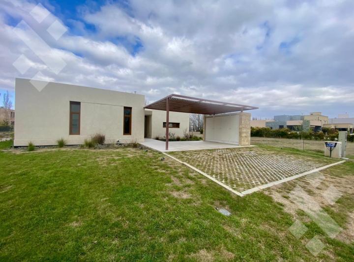 Casa · 190m² · 5 Ambientes · 1 Cochera