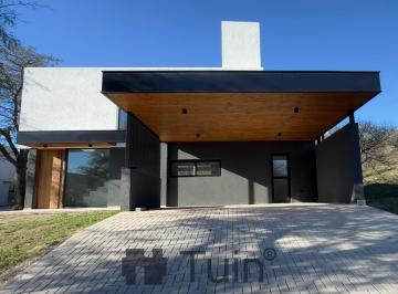 Casa · 200m² · 6 Ambientes · 2 Cocheras · Casa en Maitenes de La Deseada - Dormitorio Principal en Pb