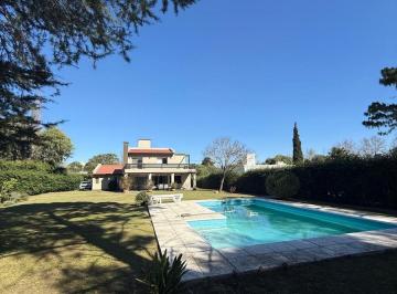 Casa · 300m² · 10 Ambientes · 2 Cocheras · Casa Apta Crédito en La Herradura – 5 Dorm., Lote de 1.588 m² y Pileta