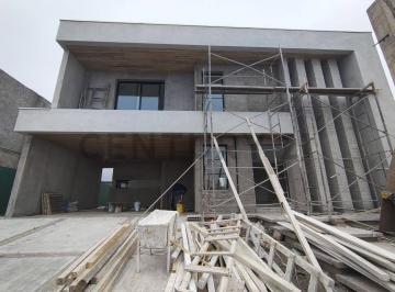 Casa · 245m² · 3 Ambientes · 2 Cocheras · Casa en Venta en B° Gran Boedo - Luján