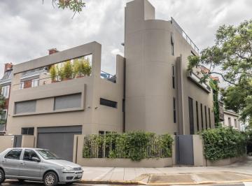 Casa · 576m² · 6 Ambientes · 2 Cocheras · Casa Moderna en Barrio Parque con Jardín y Ascensor