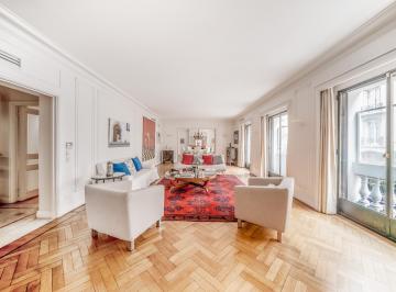 Departamento · 376m² · 8 Ambientes · 1 Cochera · Piso de Categoría en Av Alvear y R. Peña. 1 Cochera Espacio. Seg. 24hs.