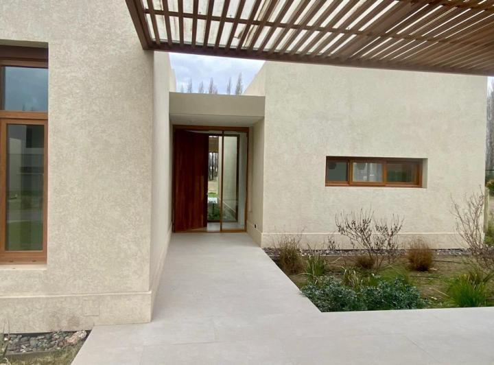 Casa · 190m² · 5 Ambientes · 1 Cochera